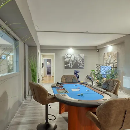 Mit Kegelbahn Hébergement de vacances